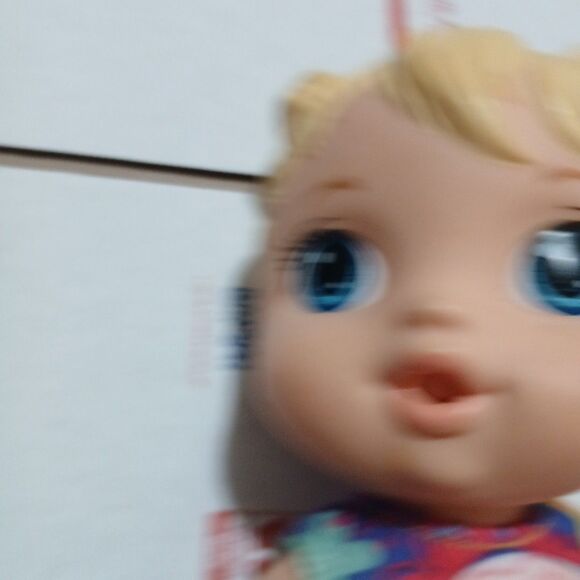 2018 Hasbro Baby Blonde Doll 12” Small Spot On Dress - Picture 4 of 8